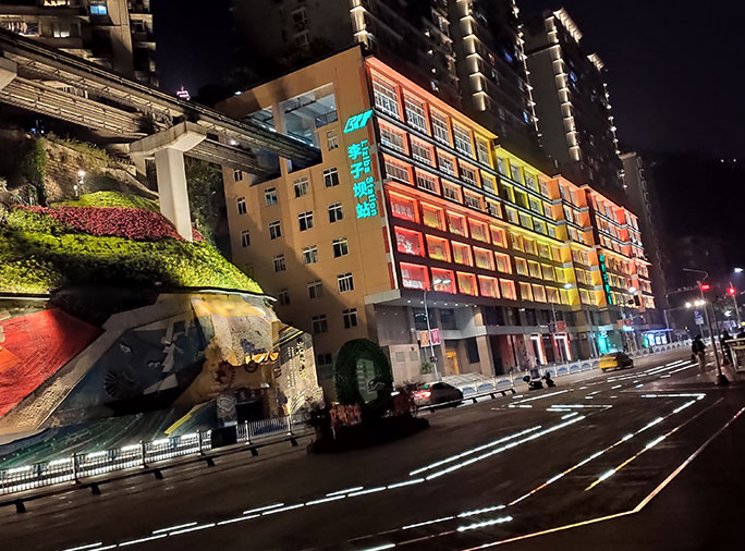 重庆轻轨李子坝站外墙涂装翻新工程