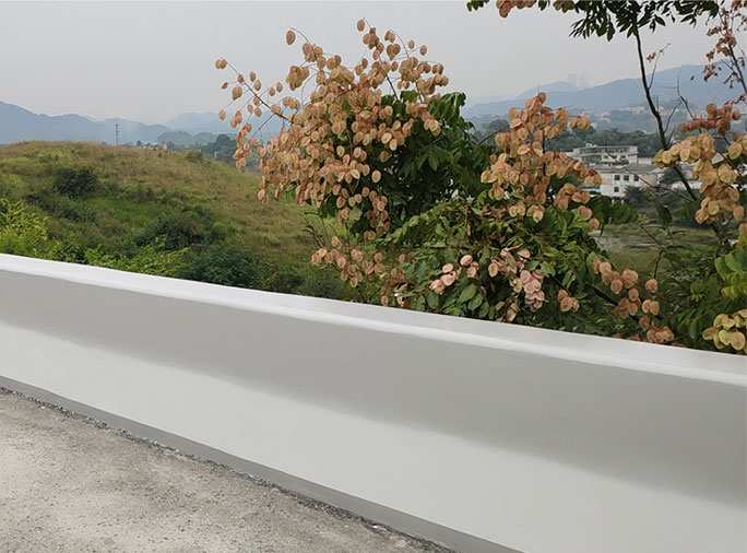 贵阳环城高速西南环线K48+600上行防撞墙涂装翻新